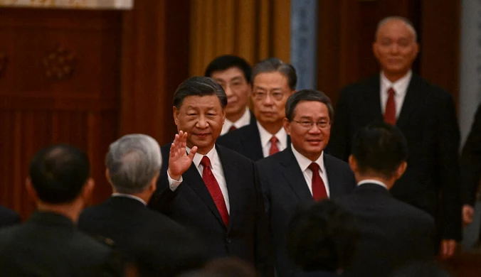 Chiński przywódca gra na dwa fronty. Wyciąga rękę do USA