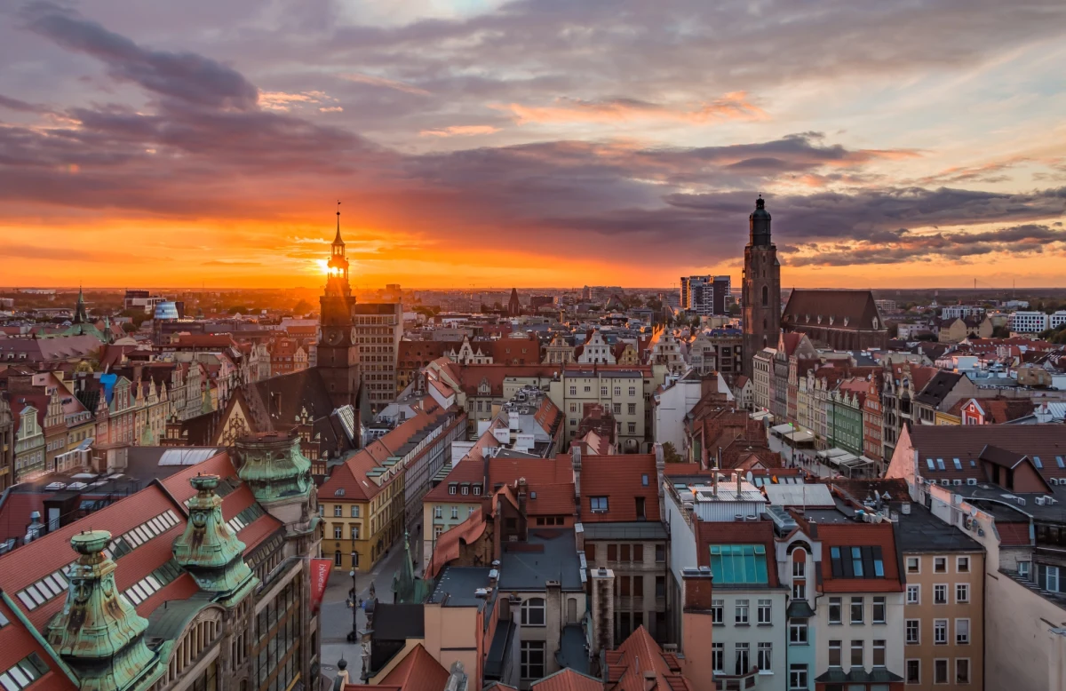 SZOP-y, czyli samochody zbierające odpady problemowe, od listopada pojawią się na ulicach Wrocławia – podała w środę miejska spółka Ekosystem.
Powrót SZOP-ów na ulice miasta to efekt podpisania nowych umów na odbiór i zagospodarowanie odpadów.
