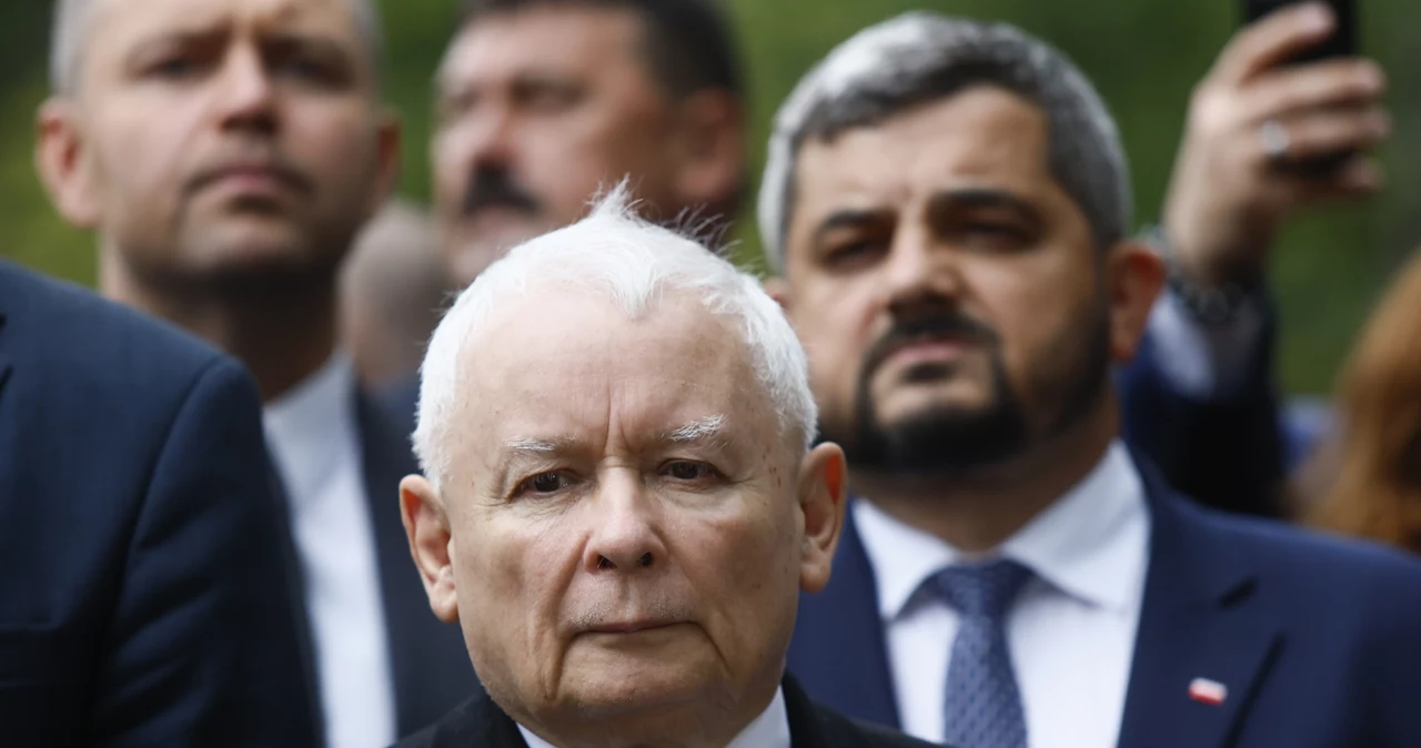 Jarosław Kaczyński, a za nim Krzysztof Sobolewski