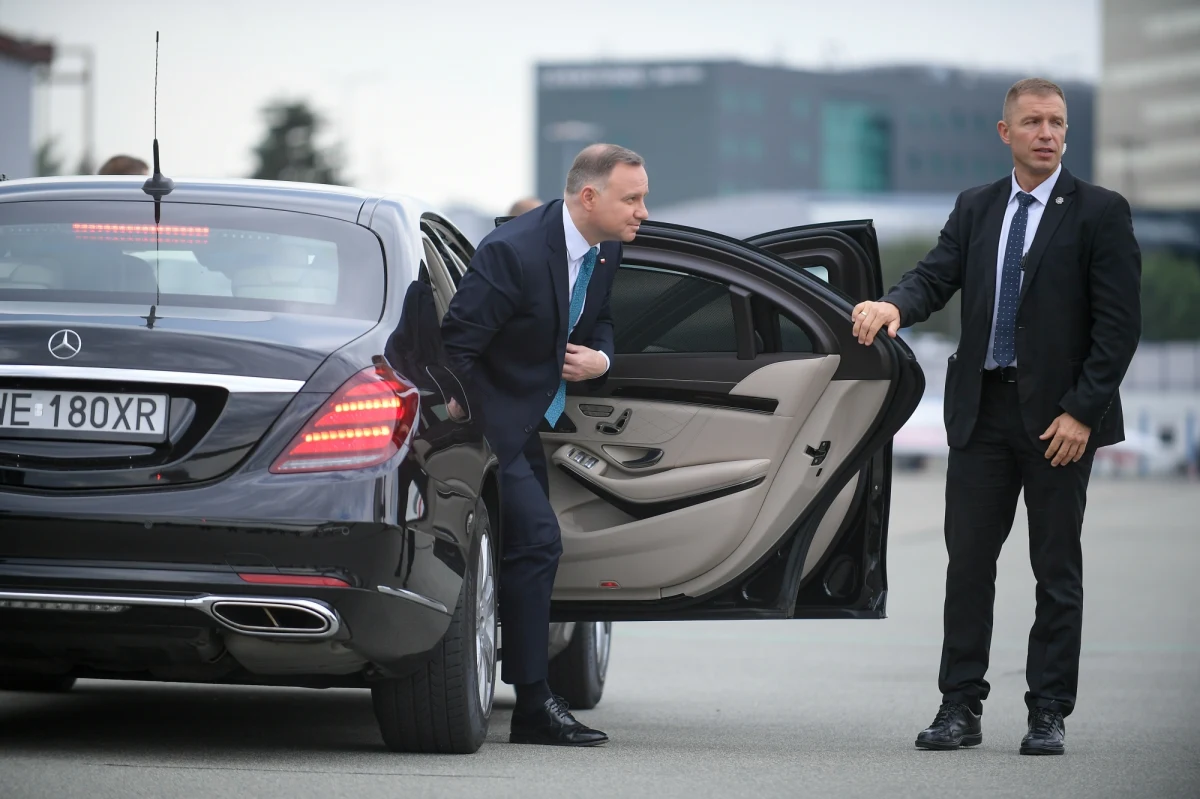 Jest śledztwo w sprawie lokalizatora znalezionego w jednym z samochodów należących do Kancelarii Prezydenta. Jak dowiedział się reporter RMF FM, wszczął je śląski wydział Prokuratury Krajowej. O znalezieniu urządzenia elektronicznego poinformował portal tvn24.pl. 