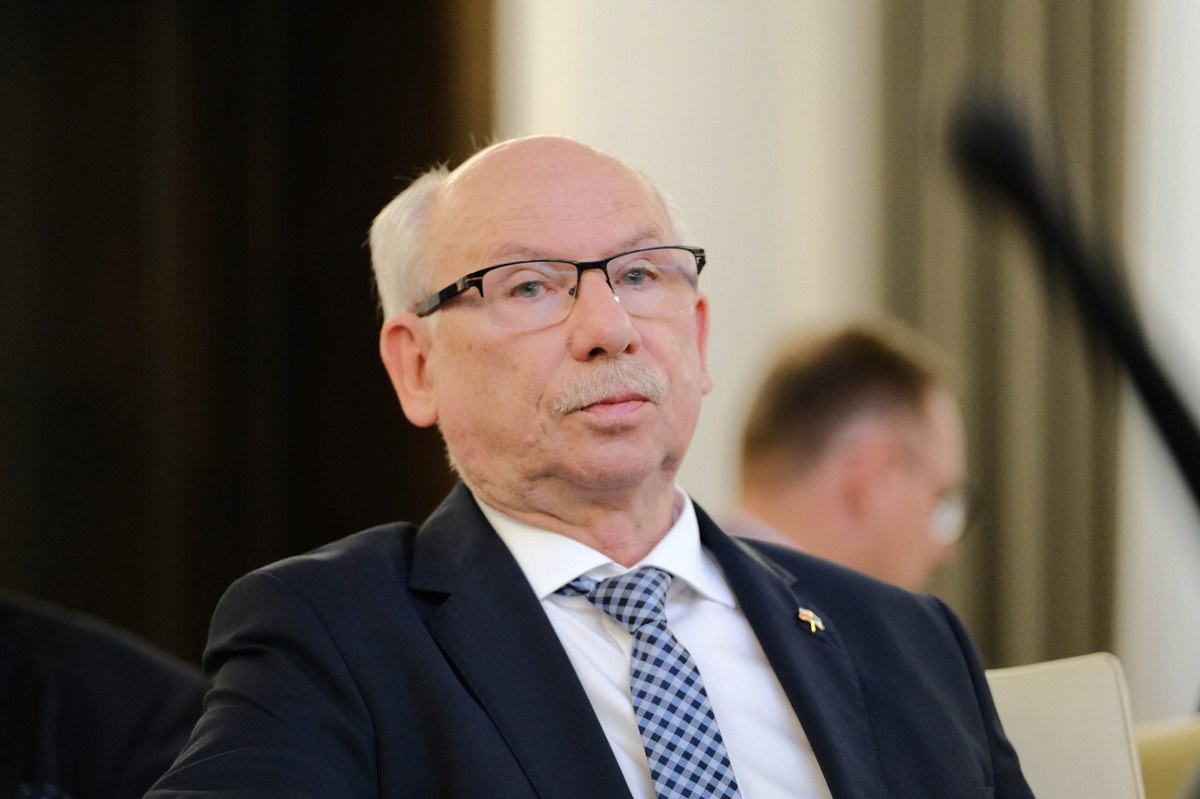 „’Polska wraca!’ – taki radosny okrzyk słychać na korytarzach w Brukseli. Odblokowanie środków z KPO jest bardziej skomplikowane. Rząd będzie szukał sposobu na przeformułowanie warunków, które mogą je odblokować. Dotąd mamy do czynienia z karygodnym zaniechaniem ze strony obecnego rządu” – mówił europoseł Platformy Obywatelskiej Janusz Lewandowski w Rozmowie w 7:00 w RMF FM i Radiu RMF24.
