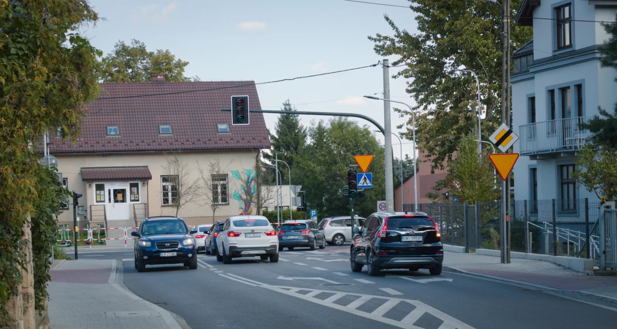 Sygnalizacja świetlna na skrzyżowaniu ulic 28 Lipca 1943 i Królowej Jadwigi w Krakowie już za kilka dni powinna działać prawidłowo - zapewnia Zarząd Dróg Miasta Krakowa.  

