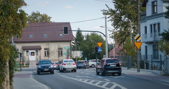Sygnalizacja świetlna na skrzyżowaniu ulic 28 Lipca 1943 i Królowej Jadwigi w Krakowie już za kilka dni powinna działać prawidłowo - zapewnia Zarząd Dróg Miasta Krakowa.  

