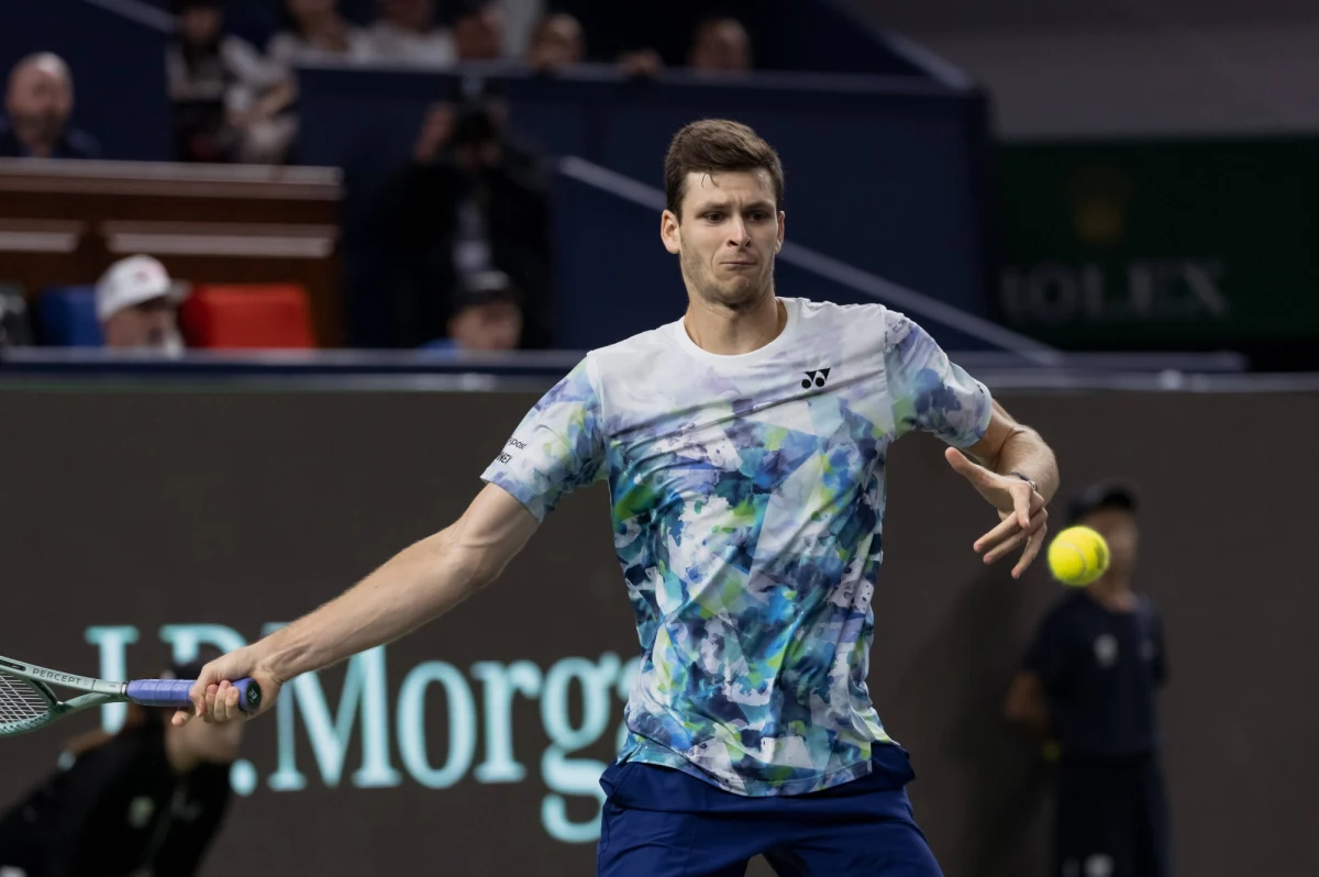 Hubert Hurkacz awansował do ćwierćfinału turnieju ATP w Bazylei. W środę w drugiej rundzie polski tenisista pewnie pokonał Niemca Jana-Lennarda Struffa 6:1, 6:4. Mecz trwał godzinę i siedem minut.