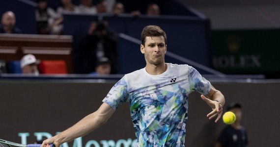 Hubert Hurkacz awansował do ćwierćfinału turnieju ATP w Bazylei. W środę w drugiej rundzie polski tenisista pewnie pokonał Niemca Jana-Lennarda Struffa 6:1, 6:4. Mecz trwał godzinę i siedem minut.