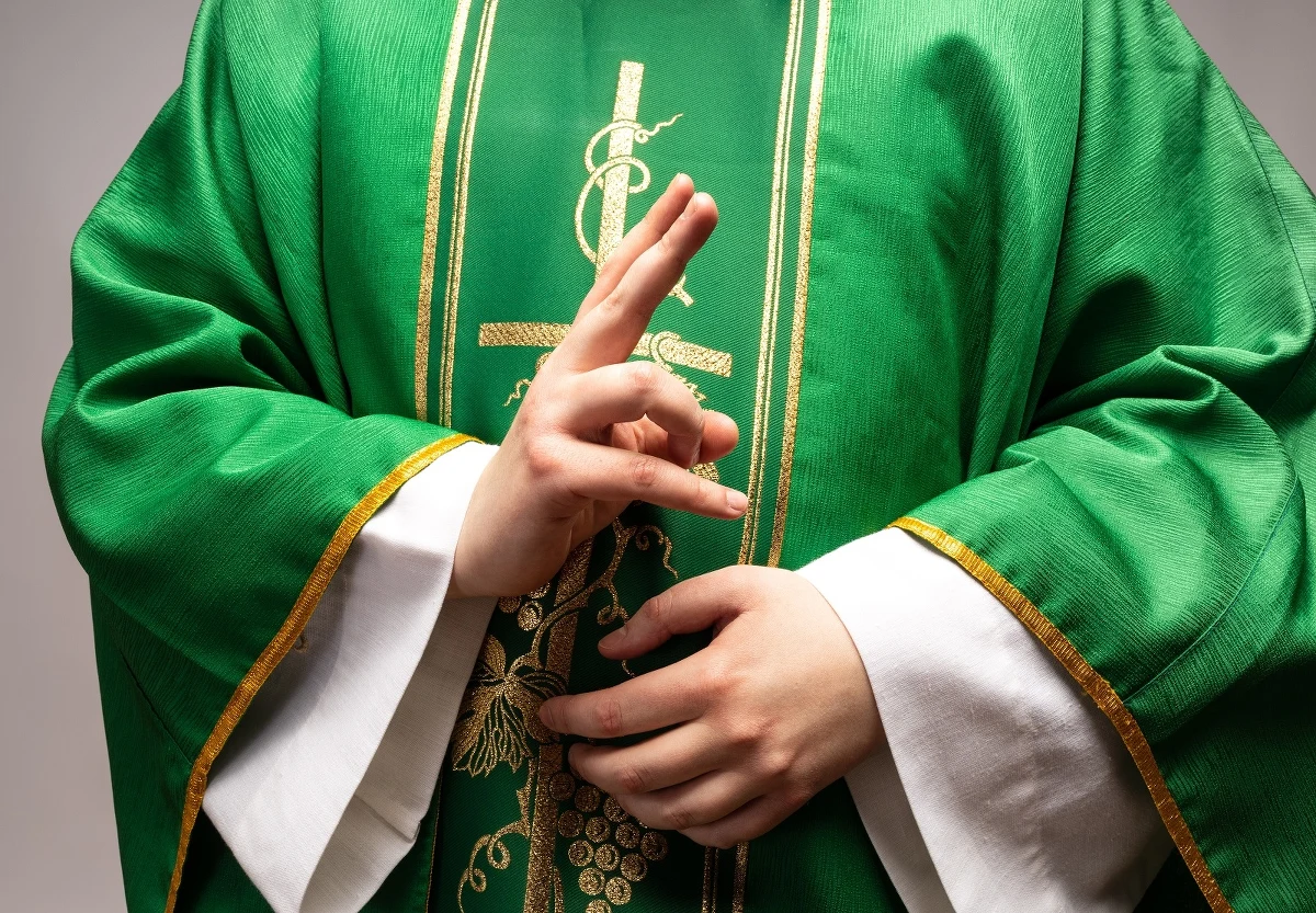 Na Sycylii aresztowany został proboszcz parafii, który zażądał 100 euro za odprawienie uroczystości pogrzebowej - podała w środę Ansa. Księdzu postawiono zarzut wyłudzenia pieniędzy.