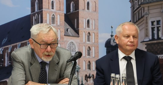 Biblioteka Kraków będzie mieć swoją nową siedzibę nie w dawnych, zabytkowych budynkach po klinikach Szpitala Uniwersyteckiego na krakowskiej Wesołej, ale w budynku wzniesionym w miejscu parkingu - poinformowali dziś przedstawiciele miasta.