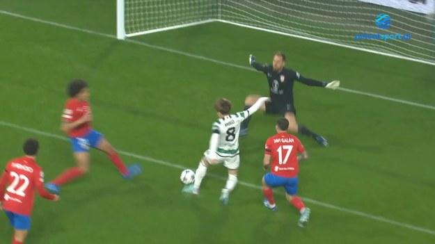 Fragment meczu Celtic - Atletico Madryt.  Kyogo Furuhashi w 4. minucie zdobył pierwszego gola spotkania. 

Pełne prawa do transmisji Ligi Mistrzów w sezonie 2023/24 w Polsce posiada Grupa Polsat, która pokazuje rozgrywki od sezonu 2018/2019. Transmisje Ligi Mistrzów można oglądać w tv na kanałach Polsat Sport Premium. Mecze Ligi Mistrzów można obejrzeć również online live stream na  Polsat BOX Go   Oglądaj wygodnie gdziekolwiek chcesz: na komputerze, na tablecie, na smartfonie, na Smart TV. Relacje i wyniki meczów na  sport.interia.pl 
W tekście zawarto link serwisu partnerskiego
