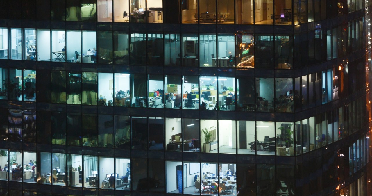 Fala zwolnień w Krakowie. Kolejna korporacja ogłasza redukcję etatów