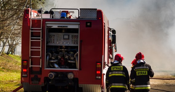 Jedna osoba została poszkodowana w pożarze domu w Wielanowie w Zachodniopomorskiem. Została ona zabrana do szpitala śmigłowcem Lotniczego Pogotowia Ratunkowego.