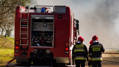 Pożar domu w Wielanowie. Jedna osoba zabrana do szpitala śmigłowcem LPR