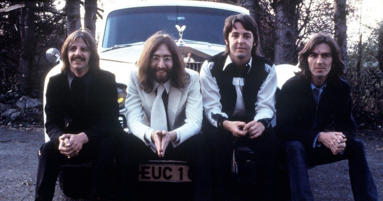 To już pewne! Wyczekiwana przez lata, owiana tajemnicą piosenka The Beatles "Now and Then" w końcu się ukaże. Utwór, który w pod koniec lat 70. w domowym zaciszu stworzył John Lennon, z pomocą nowej technologii nabrał pełniejszego kształtu. To ostatni raz, gdy usłyszymy premierowy utwór legendarnego zespołu. Premiera już 2 listopada.
