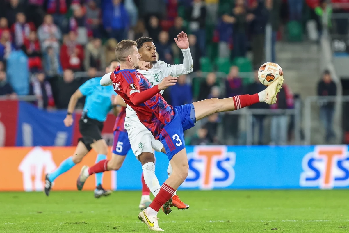 Piłkarze Rakowa Częstochowa zremisowali 1:1 (0:1) ze Sportingiem Lizbona w trzecim meczu fazy grupowej Ligi Europy. Goście od ósmej minuty grali w dziesiątkę. Spotkanie rozegrano w Sosnowcu. 