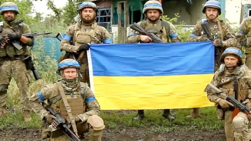Rosjanie niemal błagają Ukraińców o przyjęcie sporych sum pieniędzy w dolarach, by w zamian ujawnili im jakiekolwiek informacje o lokalizacjach składów amunicji czy systemów obrony powietrznej Sił Zbrojnych Ukrainy.