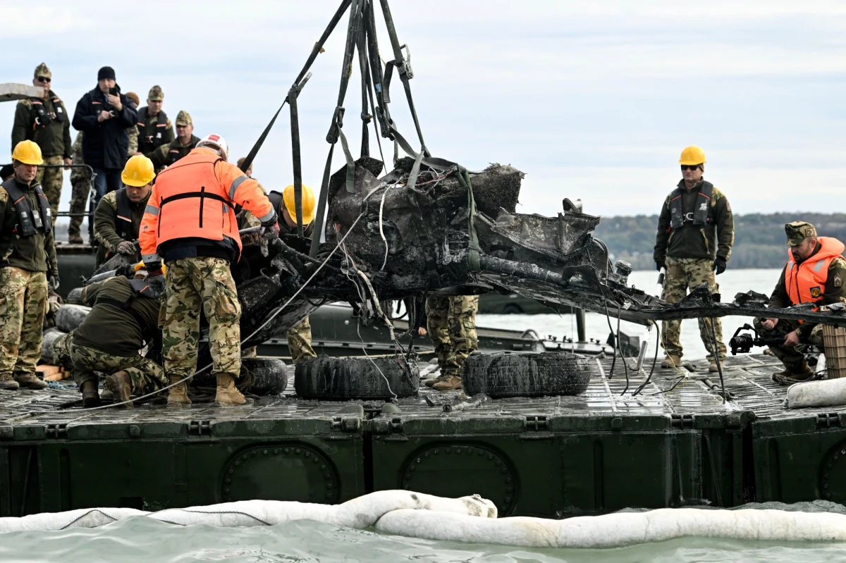Ostatni fragment wraku węgierskiego samolotu myśliwskiego Messerschmitt Me-109 z czasów II wojny światowej został w czwartek wydobyty z dna Balatonu. Taką informację przekazała rzeczniczka węgierskiego rządu Alexandra Szentkiralyi.