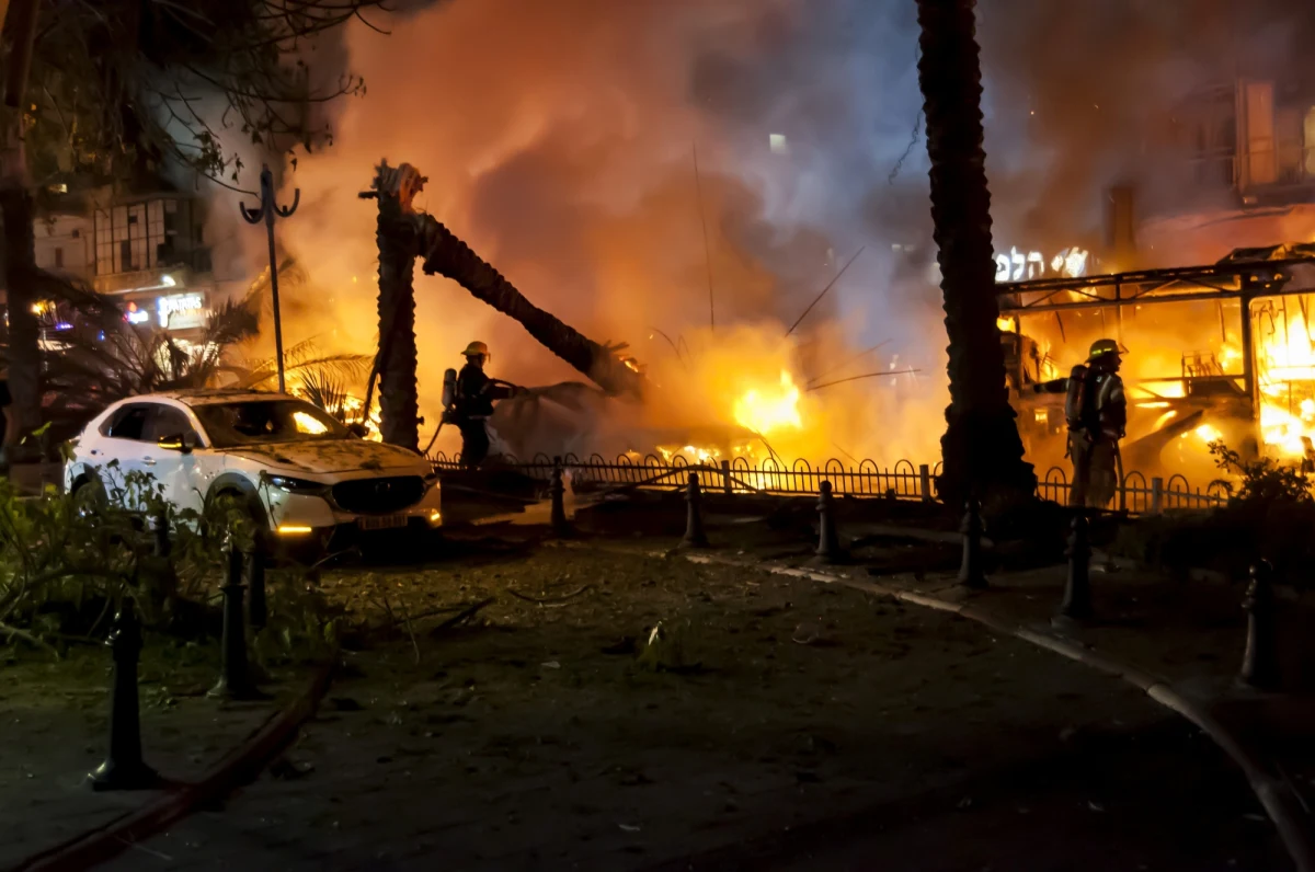 Silny wybuch, po którym wzniosła się w powietrze chmura gęstego dymu i pyłu, nastąpił nad ranem w egipskim kurorcie turystycznym Taba nad Morzem Czerwonym. Eksplodowała rakieta wystrzelona przez strony konfliktu między Izraelem a Hamasem. Egipska telewizja Al Qahera informuje o 6 osobach rannych. 