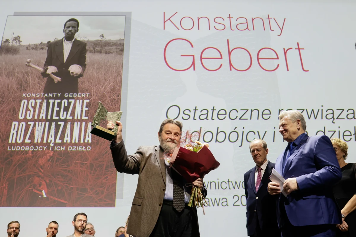 Konstanty Gebert, autor książki "Ostateczne rozwiązania. Ludobójcy i ich dzieło", otrzymał Nagrodę im. Jana Długosza. Jurorzy docenili m.in. wieloaspektowy sposób podjęcia trudnego tematu i współczesną wymowę książki.

