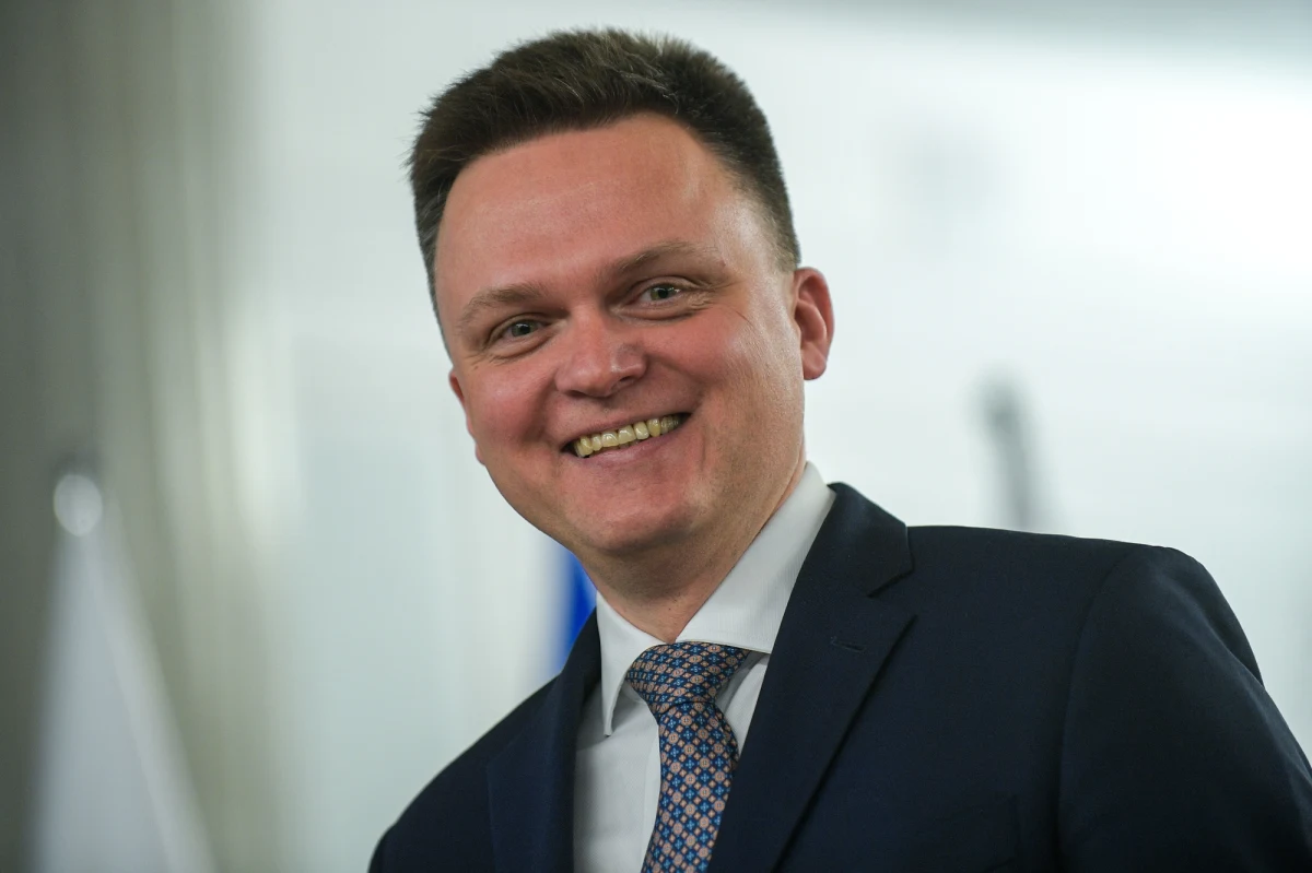 O podziale wpływów w przygotowującej się do przejęcia władzy koalicji KO-Trzecia Droga-Lewica wiadomo dziś tylko dwie rzeczy; że premierem zostanie Donald Tusk, co już zostało uzgodnione, i to, że marszałkiem Sejmu bardzo chętnie zostałby Szymon Hołownia. To drugie nie jest jednak uzgodnione, zwraca za to uwagę na jedynego uczestnika rozmów, który jasno ujawnia swoje ambicje.