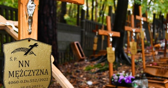 Sprzątanie grobów osób, które doświadczały bezdomności - to inicjatywa Miejskiego Ośrodka Pomocy Społecznej w Sopocie. Akcja odbędzie się w poniedziałek, 30 października, od g. 12.00 do 15.00 na Cmentarzu Komunalnym przy ul. Malczewskiego.


