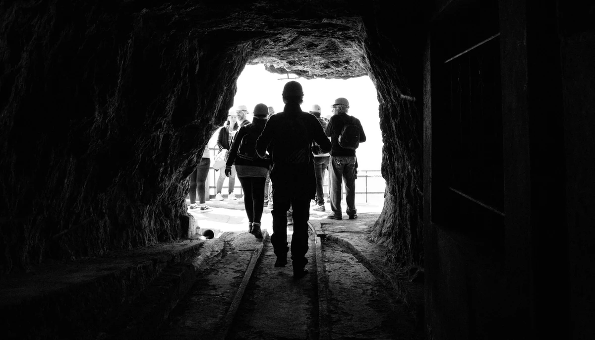 Tragedia w Kazachstanie. ​Spółka ArcelorMittal Temirtau poinformowała, że w kopalni im. Kostenki w Karagandzie najprawdopodobniej doszło do eksplozji metanu. Tamtejsze media poinformowały, że życie straciło 32 górników. Akcja poszukiwawczo-ratownicza trwa, bowiem pod ziemią nadal przebywa 14 osób.