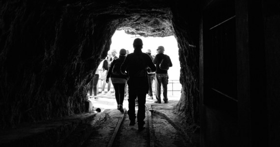 Tragedia w Kazachstanie. ​Spółka ArcelorMittal Temirtau poinformowała, że w kopalni im. Kostenki w Karagandzie najprawdopodobniej doszło do eksplozji metanu. Tamtejsze media poinformowały, że życie straciło 32 górników. Akcja poszukiwawczo-ratownicza trwa, bowiem pod ziemią nadal przebywa 14 osób.
