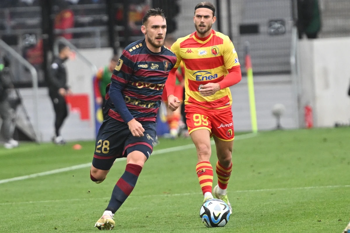 W najciekawiej zapowiadającym się spotkaniu 13 kolejki PKO Ekstraklasy Pogoń Szczecin pokonała u siebie lidera Jagiellonię Białystok 2:1, mimo iż to goście prowadzili 1:0.