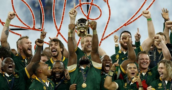 Broniący tytułu zespół Republiki Południowej Afryki wygrał z Nową Zelandią 12:11 (12:6) w finale turnieju o Puchar Świata w rugby, który odbył się na Stade de France w Saint-Denis pod Paryżem. Dzień wcześniej w meczu o trzecie miejsce Anglia pokonała Argentynę 26:23 (16:10).