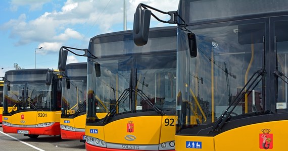 Ważne informacje dla pasażerów komunikacji publicznej. Dziś na ulice Warszawy wyjadą kolejne tramwajowe i autobusowe linie cmentarne.