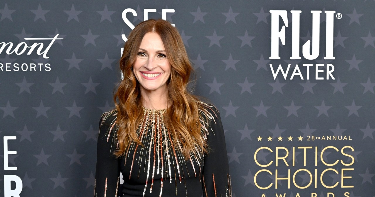 "Jestem zwykłą osobą z niezwykłą pracą" - mówi o sobie Julia Roberts, która dziś zalicza się do grona najlepszych, a na pewno najbardziej rozpoznawalnych i najlepiej opłacanych aktorek. Gwiazda, która pięciokrotnie była uznawana za najpiękniejszą kobietę na świecie, w sobotę skończyła 56 lat.