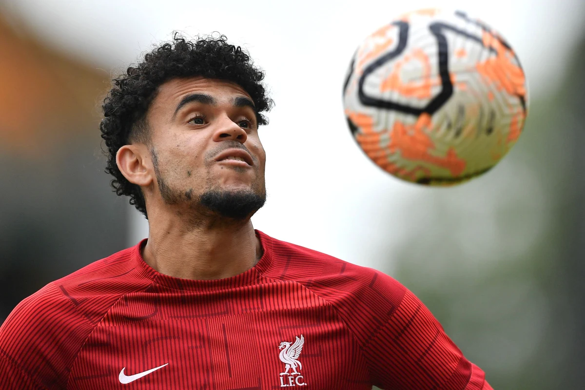 Rodzice napastnika Liverpoolu Luisa Diaza zostali porwani przez uzbrojonych mężczyzn w Kolumbii. Matkę piłkarza po kilku godzinach uwolniono, ojciec nadal uznawany jest za zaginionego.