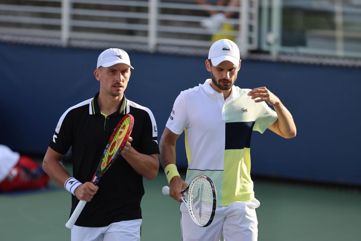 Jan Zieliński i Monakijczyk Hugo Nys przegrali z rozstawionymi z "trójką" Meksykaninem Santiago Gonzalezem i Francuzem Edouardem Roger-Vasselinem 7:6 (10-8), 6:7 (3-7), 1-10 w finale turnieju tenisowego ATP w Bazylei.