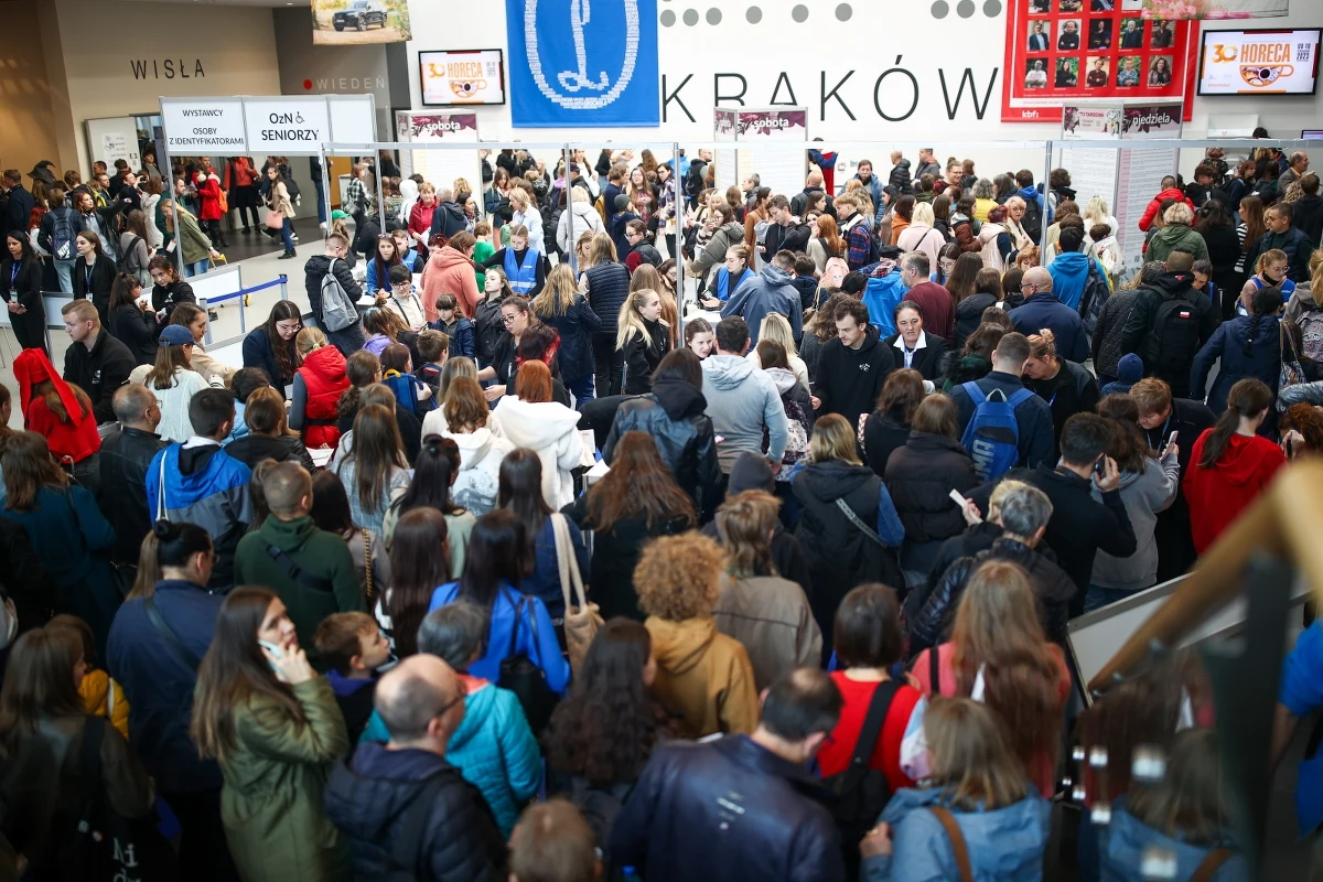 "Literatura piękna, faktu, religijna, naukowa i popularnonaukowa, kryminały, thrillery, literatura dziecięca i młodzieżowa, young adult, fantastyka, komiksy i gry planszowe - za nami cztery dni fantastycznych spotkań z literaturą" - tak zakończone dziś 26. Międzynarodowe Targi Książki opisali organizatorzy wydarzenia. Targi rozpoczęły się w czwartek.