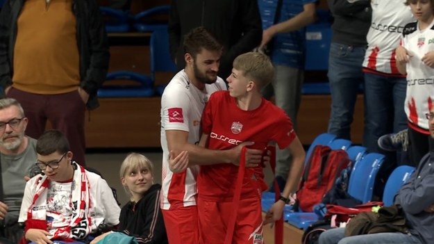 Fragment meczu Asseco Resovia Rzeszów – Aluron CMC Warta Zawiercie 3:2 (19:25, 19:25, 34:32, 25:18, 15:10) w 3. kolejce PlusLigi.

