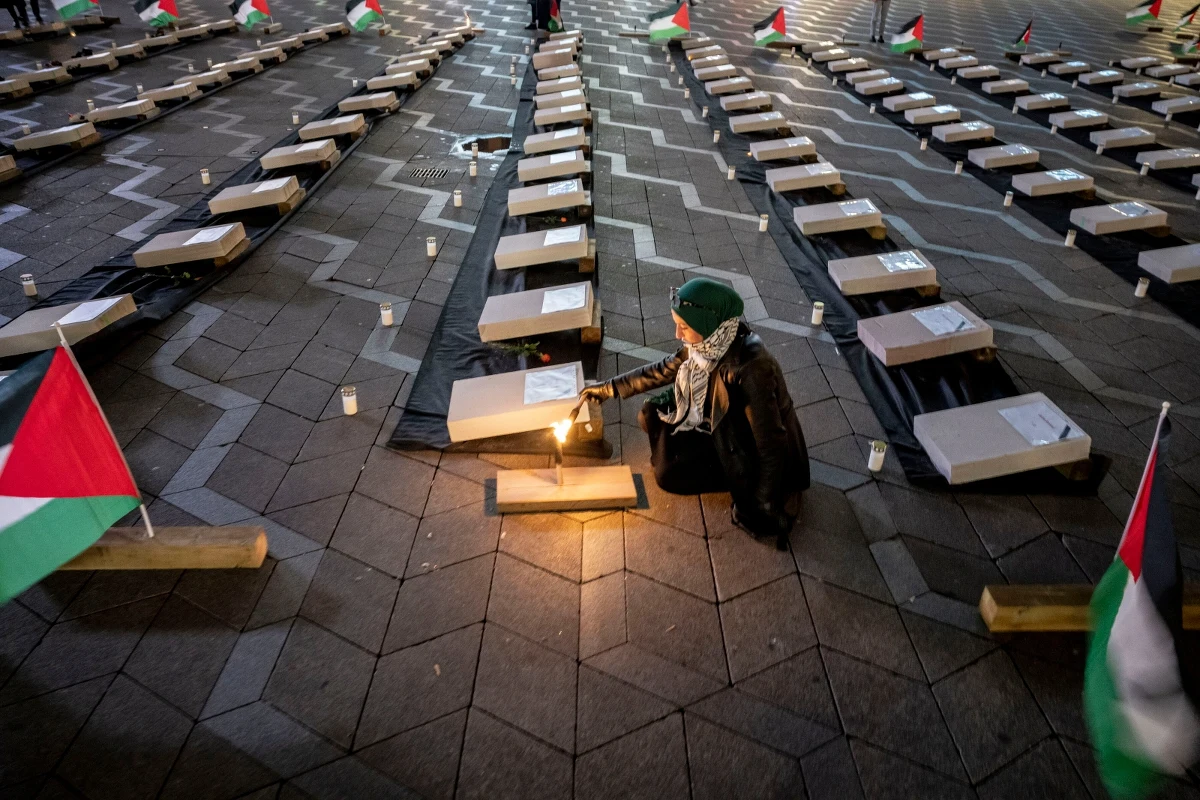 W wojnie Izraela z Hamasem w ciągu zaledwie trzech tygodni śmierć poniosło już 3195 dzieci, czyli więcej niż ginęło każdego roku we wszystkich strefach konfliktów na świecie od 2019 roku - zaalarmowała organizacja humanitarna Save the Children.