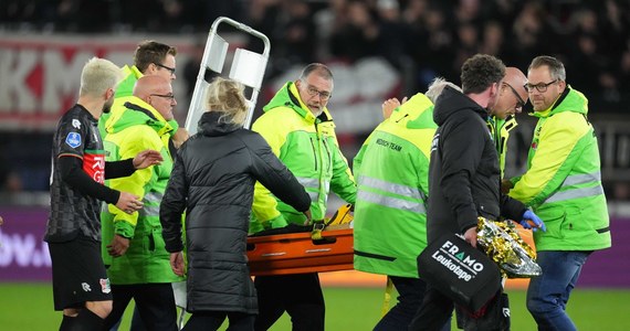 Piłkarz NEC Nijmegen Bas Dost zasłabł w 90. minucie meczu Eredivisie z AZ Alkmaar. Napastnik upadł na murawę na środku boiska. Sędzia przerwał grę, a Holendrowi została udzielona pomoc medyczna, po czym został przewieziony do szpitala. Jego stan jest stabilny.