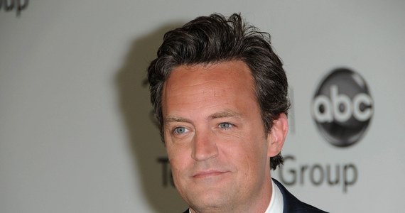 W Los Angeles przeprowadzono sekcję zwłok aktora Matthew Perry'ego. Przyczyna jego nagłej śmierci nadal nie jest znana - podał portal "People.com", powołując się na władze. Władze oczekują jeszcze na wyniki badań toksykologicznych.