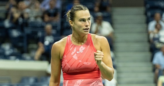 Otwierająca światowe listy rankingowe Białorusinka Aryna Sabalenka i Amerykanka Jessica Pegula (5) od zwycięstw rozpoczęły występy w WTA Finals w meksykańskim Cancun. W pierwszych pojedynkach fazy grupowe pokonały odpowiednio Greczynkę Marię Sakkari (6:0, 6:1) i Elenę Rybakinę z Kazachstanu (7-5, 6:2).