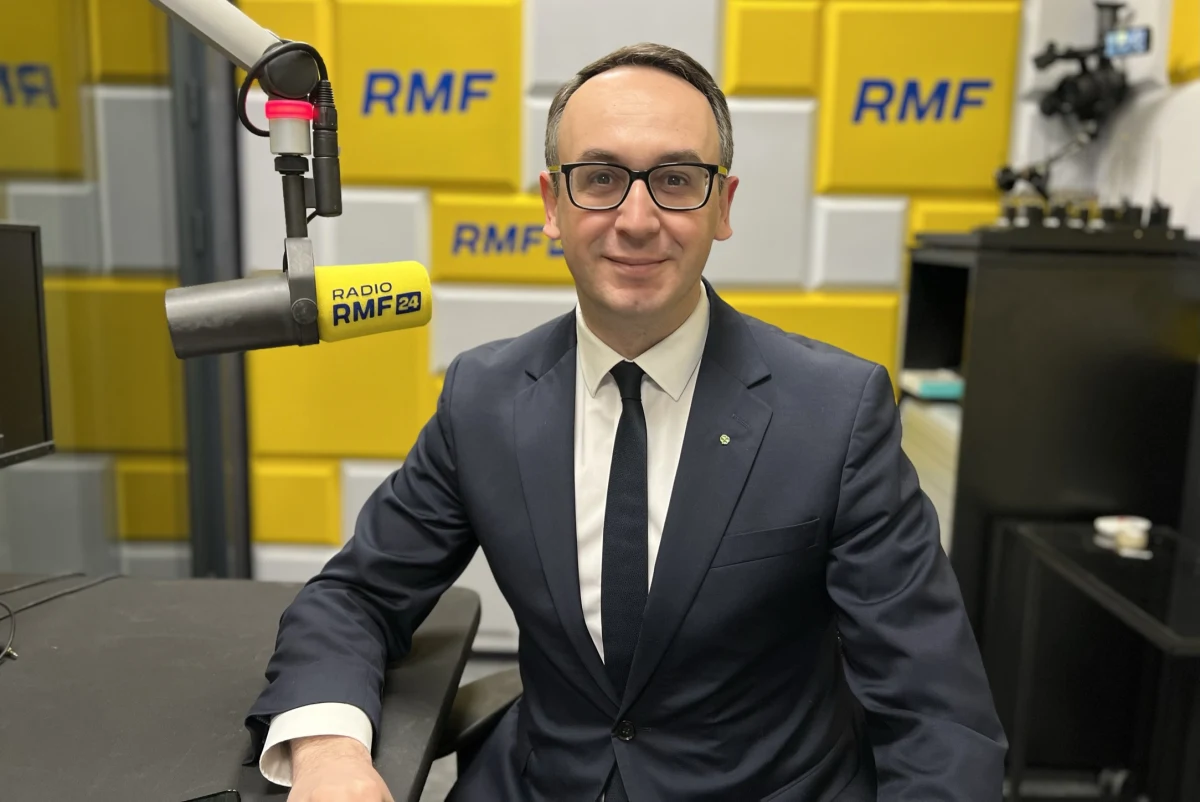 Potrzebujemy dwóch, trzech dni, żeby wypracować ostateczny kształt porozumienia w sprawie utworzenia przyszłego koalicyjnego rządu - powiedział wiceprezes PSL Dariusz Klimczak, który był gościem Rozmowy o 7:00 w RMF FM i Radiu RMF24. Polityk skrytykował przy tym pomysł wprowadzenia "rotacyjnego" charakteru pełnienia funkcji marszałka Sejmu przez przedstawicieli różnych ugrupowań przyszłej koalicji. "Rotacyjna to jest kosiarka" - stwierdził Klimczak.