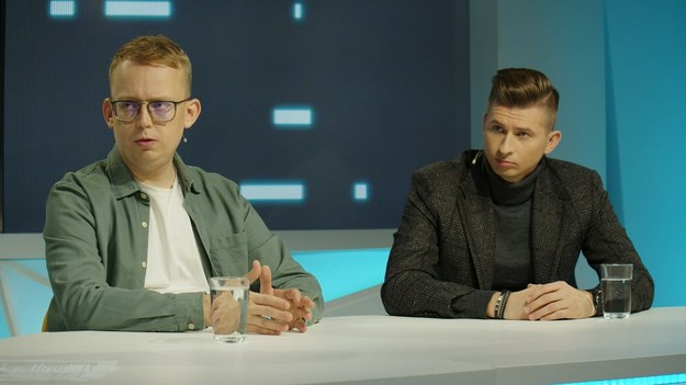 "Do jednej bramki" NA ŻYWO w każdy poniedziałek o godz. 12.00 w Interii oraz  Polsat BOX Go .
W tekście zawarto link serwisu partnerskiego
