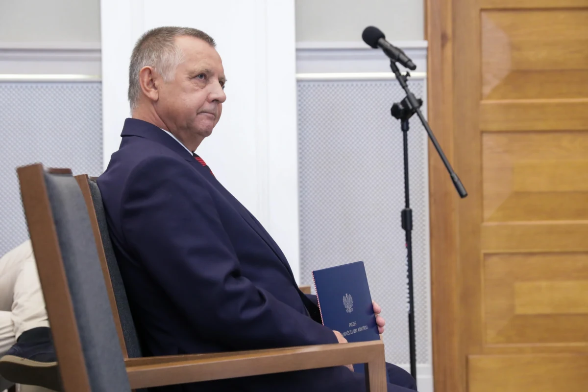 Prezes Najwyższej Izby Kontroli Marian Banaś złożył zawiadomienie do prokuratury o uzasadnionym podejrzeniu popełnienia przestępstwa, polegającego na nielegalnym podsłuchiwaniu funkcjonariusza publicznego i przekazaniu nielegalnie pozyskanych nagrań Telewizji Polskiej S.A. - czytamy w komunikacie Najwyższej Izby Kontroli.