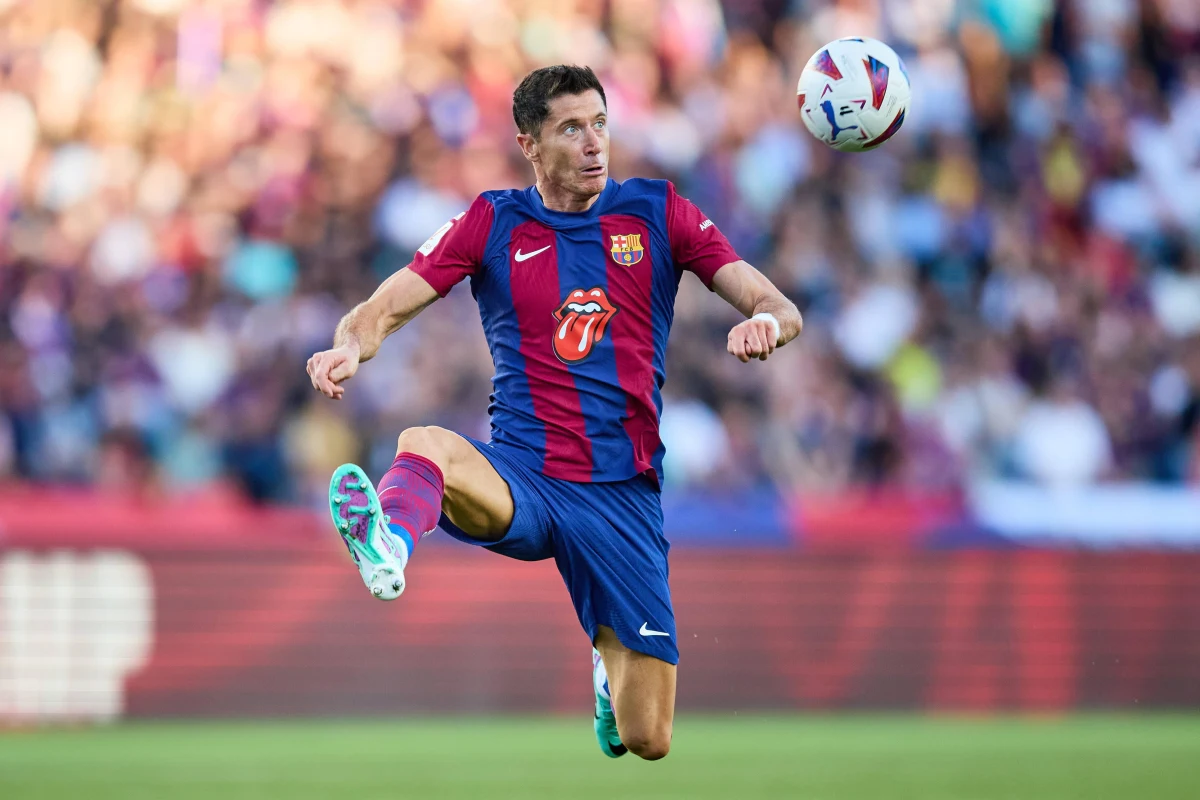 Robert Lewandowski zajął 12. miejsce w tegorocznym plebiscycie magazynu "France Football" na najlepszego piłkarza świata w sezonie 2022/23. 