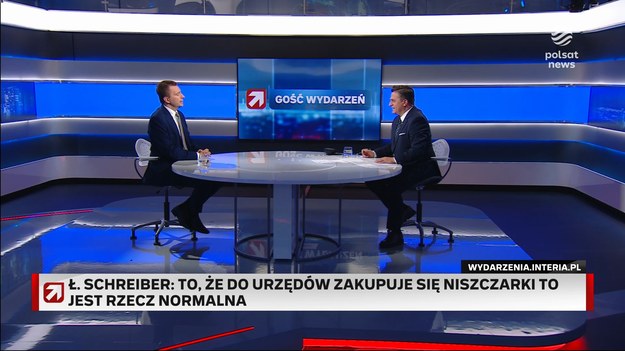 Nie milkną echa wypowiedzi nowego prezydenckiego ministra, który domagał się odesłania Jarosława Kaczyńskiego na "polityczną emeryturę". - Marcin Mastalerek przekroczył swoje uprawnienia - powiedział w "Gościu Wydarzeń" Łukasz Schreiber. Polityk PiS ocenił szansę premiera na sformowanie nowej większości, zapowiedział także spore zmiany w partii po oddaniu władzy. - Uważam, że Mastalerek przekroczył swoje uprawnienia. Nie powinien się w tym temacie wypowiadać - powiedział polityk PiS. - Pozycja prezesa Jarosława Kaczyńskiego jest niekwestionowana, cztery razy poprowadził partię do zwycięstwa. Przypominam także, że PiS prowadził także zwycięskie kampanie prezydenckie - dodał. Według szefa KSRM partia stoi obecnie w obliczu zmian, także personalnych. - One się powoli zaczynają, trzeba będzie także na nowo określić PiS w nowej rzeczywistości (...). Zmiany nastąpią, ale strategiczne działania należy planować, a nie o nich rozmawiać. Proszę czekać na decyzje, nie będzie pan zawiedziony - powiedział Bogdanowi Rymanowskiego.