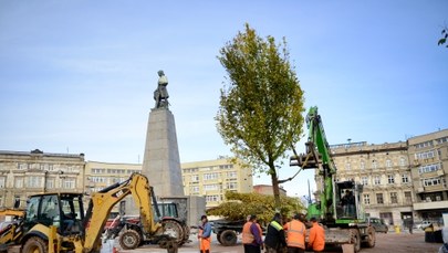 Plac Wolności z ogrodami deszczowymi