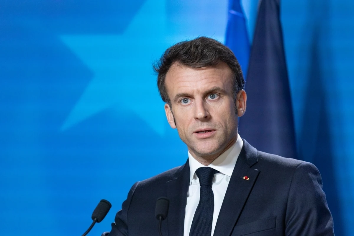 Francja pozywa Komisję Europejską za preferowanie języka angielskiego w procesie rekrutacji nowych pracowników. Przeciwko takim praktykom opowiadają się też Włosi. „Nie jest to stanowisko przeciwko konkretnemu językowi, ale na rzecz wielojęzyczności” - wyjaśnił jeden z włoskich dyplomatów serwisowi "POLITICO".