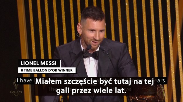 W poniedziałkowy wieczór magazyn "France Football" na specjalnej gali przyznał Złotą Piłkę za sezon 2022/23. Była to wyjątkowa kampania, bo rozgrywki klubowe w listopadzie i grudniu zostały zatrzymane, by zrobić miejsce w terminarzu mistrzostwom świata. Po upragnione złoto w Katarze sięgnął Lionel Messi i ten argument w opinii elektorów okazał się decydujący w kontekście nagrody, którą wręczył David Beckham. Argentyńczyk został uznany najlepszym piłkarzem globu po raz ósmy w karierze. Drugie miejsce zajął Erling Haaland, o którym wielu fanów mówiło, że bardziej zasługuje na ten triumf.
