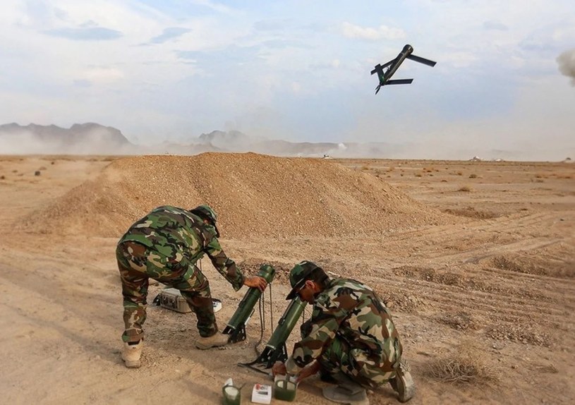 Irańskie wojsko przeprowadziło niedawno szeroko zakrojone ćwiczenia wojskowe pod kryptonimem "Władza". Służyły one jako platforma do testowania nowych dronów-kamikadze Sina. Wyglądają znajomo?