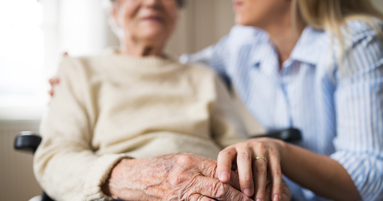 Seniorzy płacą choćby 10 tys. miesięcznie. Gdy brakuje, dopłacić musi rodzina