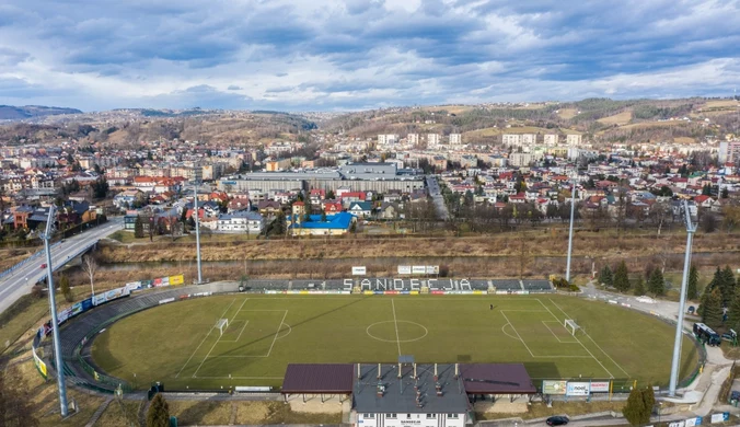 Spółka rozwiązuje umowę na budowę stadionu i zgłasza roszczenia na 11 mln zł. Sandecja ma problem