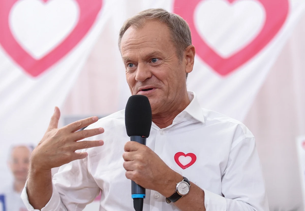 "Nie martwcie się - wy dobrze wiecie, ja dobrze wiem - 248 to więcej niż 194. Rozmowy idą świetnie, jesteśmy przygotowani do utworzenia rządu" - powiedział lider Platformy Obywatelskiej Donald Tusk na nagraniu zamieszczonym w mediach społecznościowych.