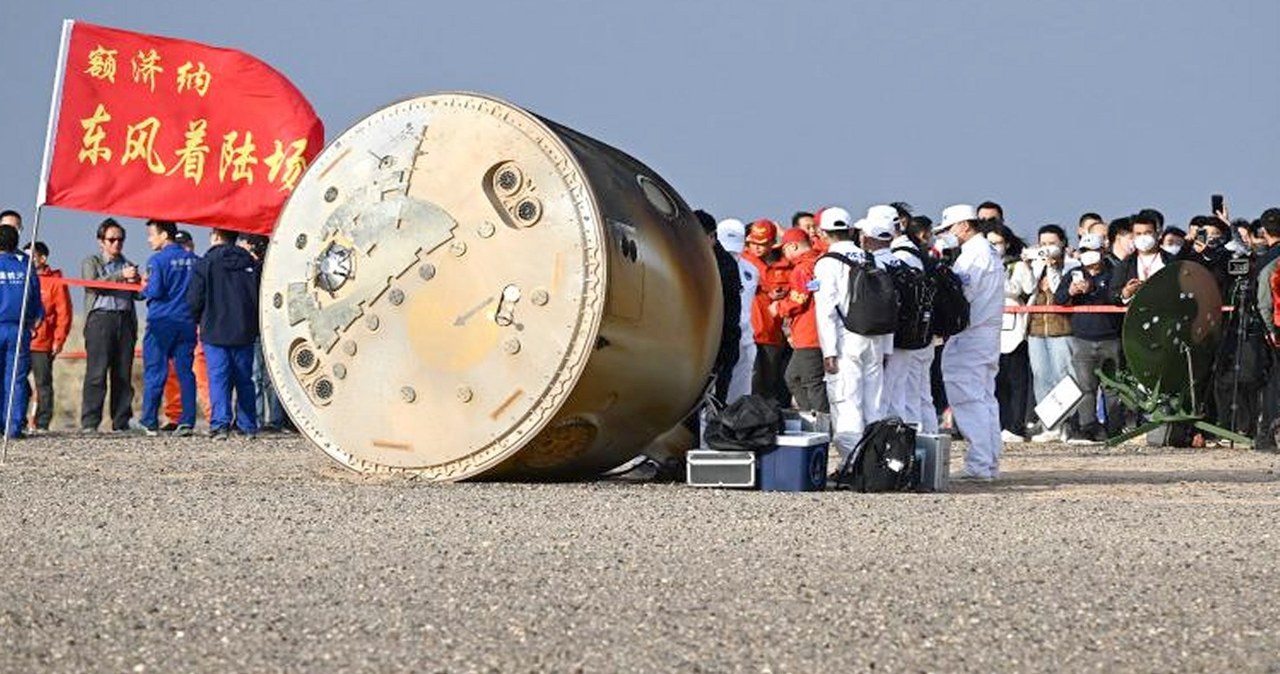 Powrót na Ziemię chińskich astronautów miał mrożący krew w żyłach przebieg. Kapsuła uderzyła w ziemię, a później zaczęła się turlać. Na szczęście nikomu nic groźnego się nie stało.